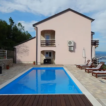 Paradise アパート オパティヤ